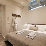 Leidse Square 5 Star Luxury Апартаменты *
