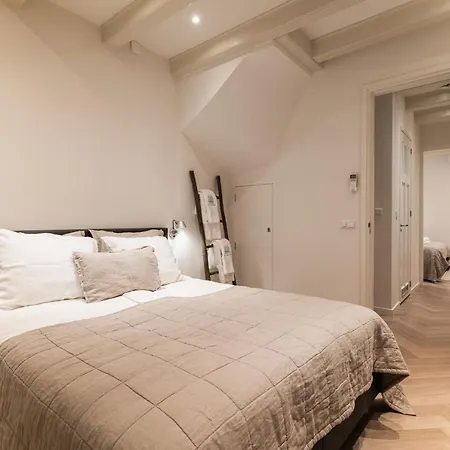 Bed & Breakfast Leidse Square 5 Star Luxury 4*